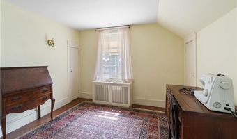 281 Green End Ave, Middletown, RI 02842