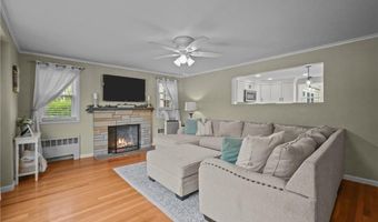 16 Red Cedar Dr, Cranston, RI 02920
