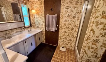 706 W COLLEGE Dr A, Cheyenne, WY 82007