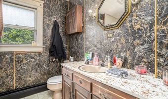 22 Orange St, Athol, MA 01331