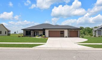2021 Fairway Dr, Auburn, IN 46706