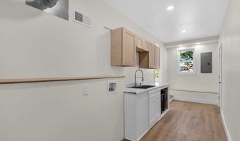 16 Larboard St, Beachwood, NJ 08722