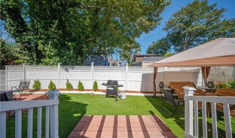 57 Gould St, Newport, RI 02840