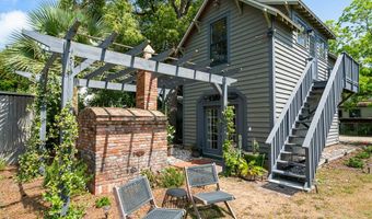 25 17th St, Apalachicola, FL 32320