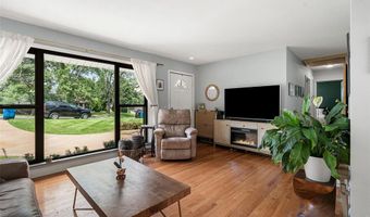 7210 Shellburne Dr, Affton, MO 63123