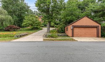 4 Wilbur Rd, Lincoln, RI 02865