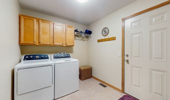 1415 Lake Shore Cir SE, Altoona, IA 50009