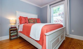 19 Eustis Ave, Newport, RI 02840