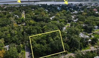 139 8th St, Apalachicola, FL 32320