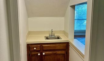 827 E Boyd Dr #A, Baton Rouge, LA 70808