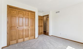 1124 12th Ave SE, Altoona, IA 50009