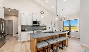 2516 E Chestnut Trl, Brandon, SD 57005