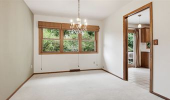 212 Country Club Ln, Altoona, WI 54720