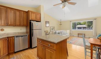104 Conanicus Rd, Narragansett, RI 02882