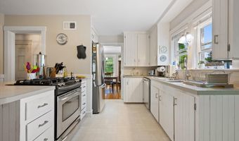 118 Poplar St, Bangor, ME 04401