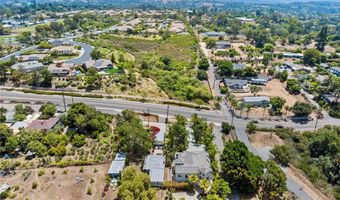 210 N Stage Coach Ln, Fallbrook, CA 92028