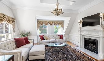 541 Bellevue Ave 5, Newport, RI 02840