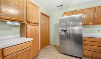2100 Burr Oak Dr Ln B, Austin, MN 55912