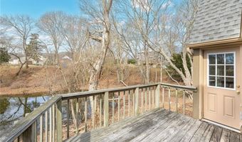 32 Tanglewood Trl, Narragansett, RI 02882