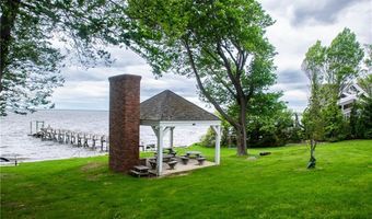 2 Cherry Ln, Bristol, RI 02809