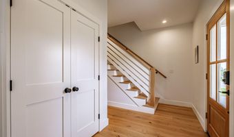 5 Goldfinch Dr, Falmouth, ME 04105