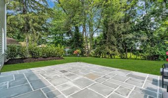 8 Imperia Pl, Aberdeen, NJ 07747