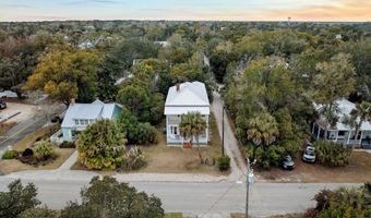 107 Ave B, Apalachicola, FL 32320