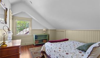 51 Ayrault St, Newport, RI 02840