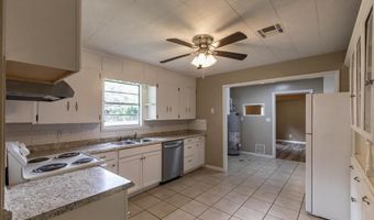 834 S A St, Arkansas City, KS 67005