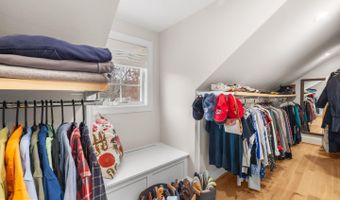 4004 ESTABROOK Dr, Annandale, VA 22003