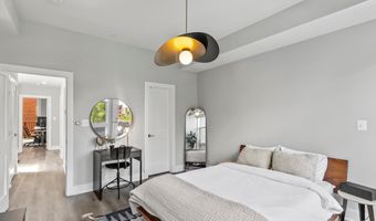 1102 S HIGHLAND St 3, Arlington, VA 22204
