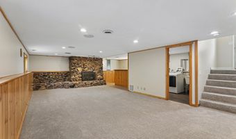 327 Oakwood Dr, Antioch, IL 60002