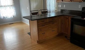 1 Edgewood Ave, Hopkinton, RI 02804