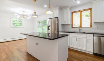 8 Laurel Dr, Brookfield, CT 06804