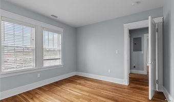94 E Main Rd, Middletown, RI 02842