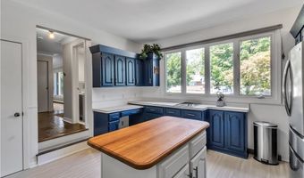 21 Tee Ct, Amherst, NY 14221