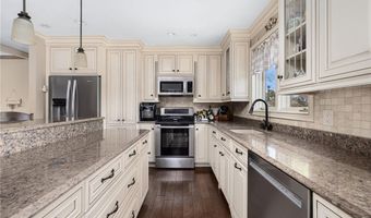 11 Renfrew Ave, Middletown, RI 02842