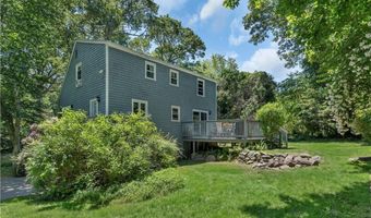 27 Fairway Dr, North Kingstown, RI 02852