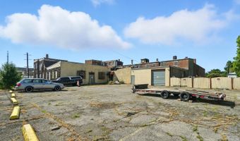 6105 Vine St, Cincinnati, OH 45216
