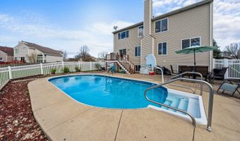 4840 Bordeaux Dr, Lake In The Hills, IL 60156