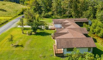 213 Patterson Creek Dr, Alderson, WV 24910