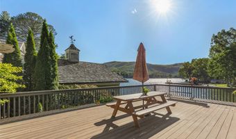 905 Cold Mountain Rd, Lake Toxaway, NC 28747