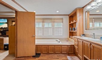 524 6TH St, Andover, IL 61233