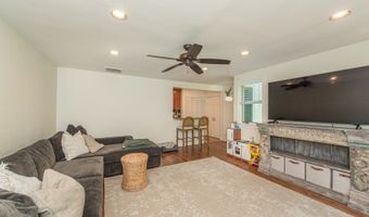 18 Evergreen Dr, Bayonne, NJ 07035