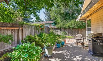 414 Parkside Dr, Ashland, OR 97520