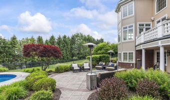 1 Stoneridge Dr, Albany, NY 12211
