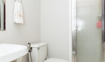 8809 SAUNDERS Ln, Bethesda, MD 20817