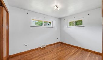 606 Golf Course Rd, Aliquippa, PA 15001