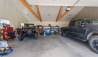 21358 OAK Ln, Aurora, OR 97002