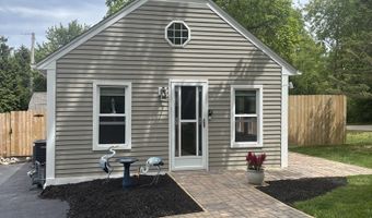 40261 W Beach Ln, Antioch, IL 60002